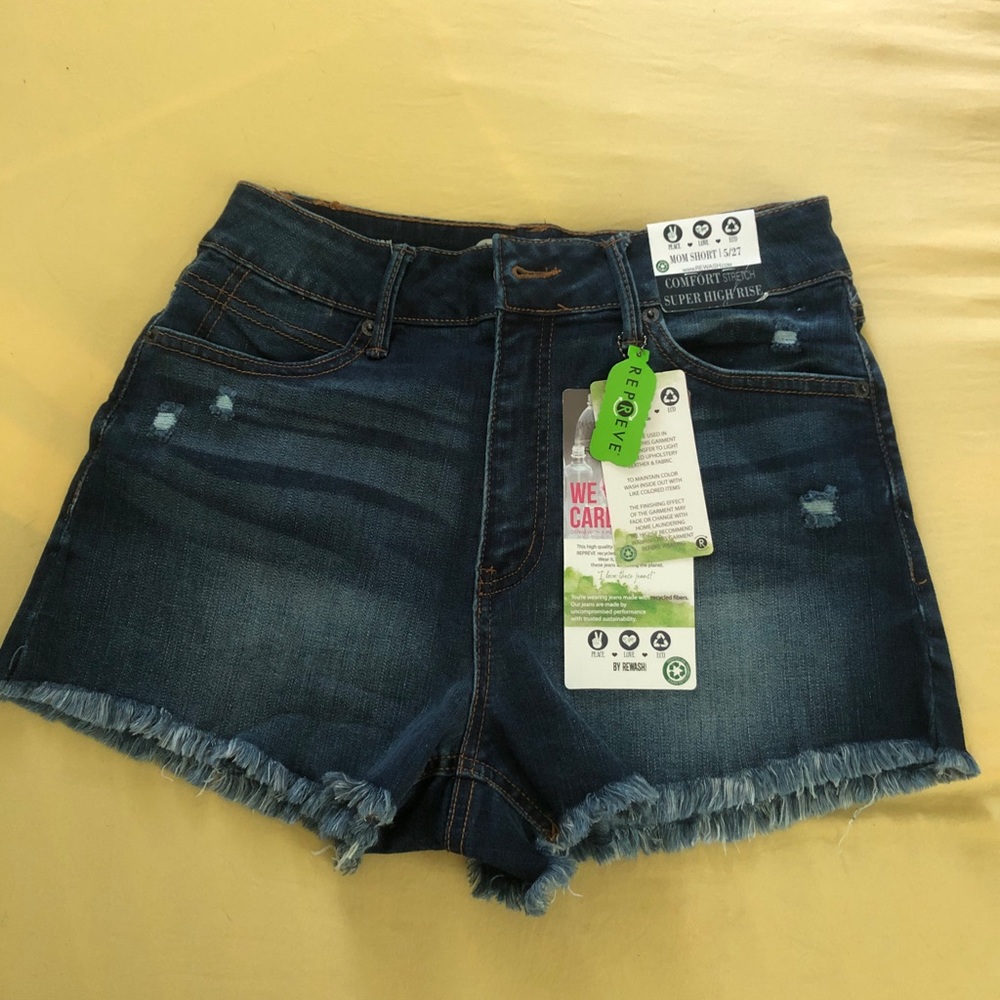 NWT Super High Ride Mom Short